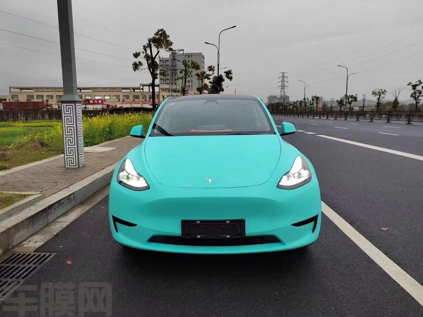 特斯拉Model Y 消光蒂芙尼改色膜 效果图