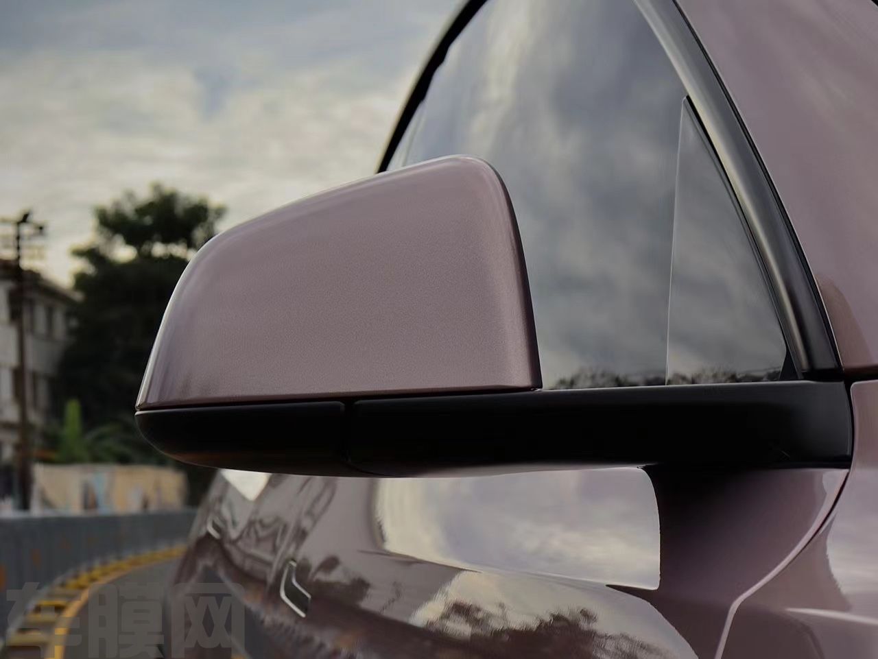 特斯拉Model Y 冰莓粉改色膜 效果图