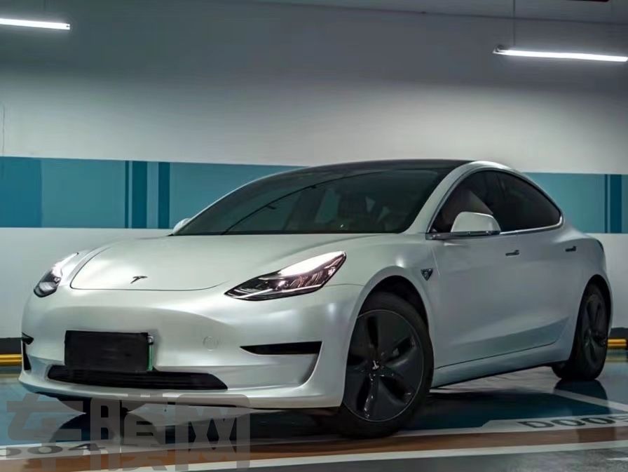 特斯拉Model 3 电光金属白改色膜 效果图