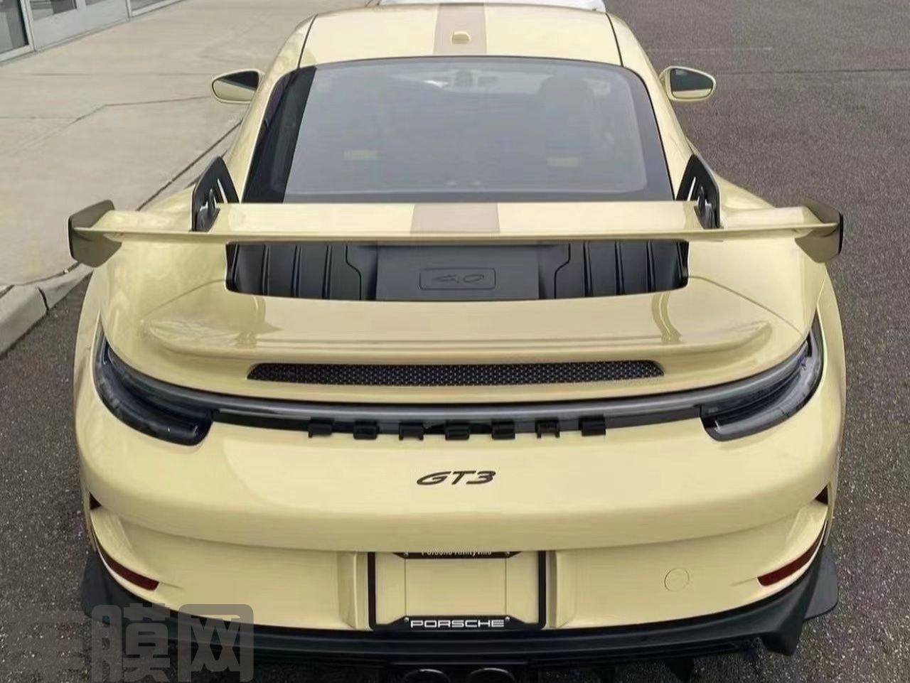 保时捷911 卡其米兰改色膜 效果图