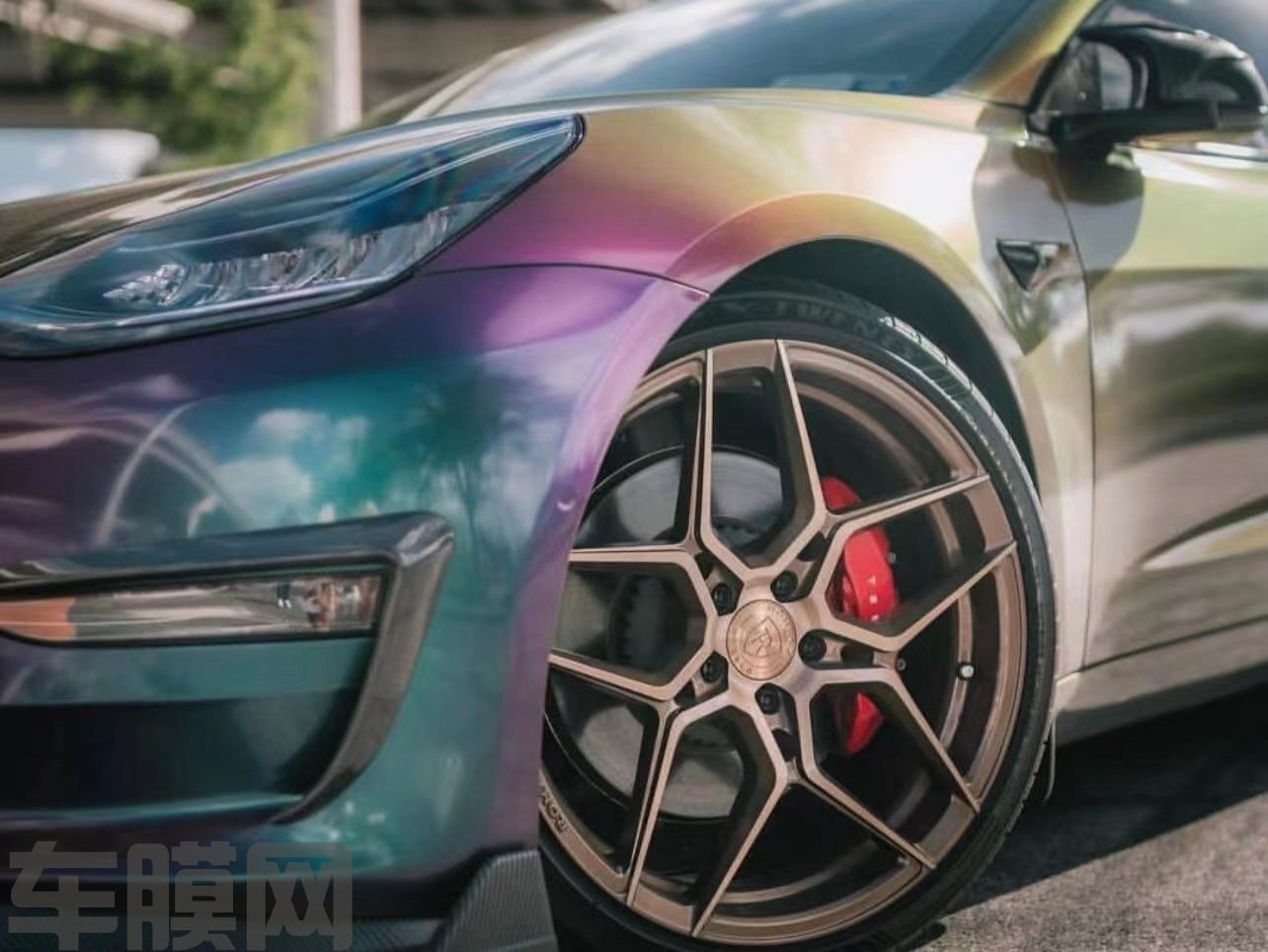 特斯拉Model 3 流光溢彩都市绿改色膜 效果图