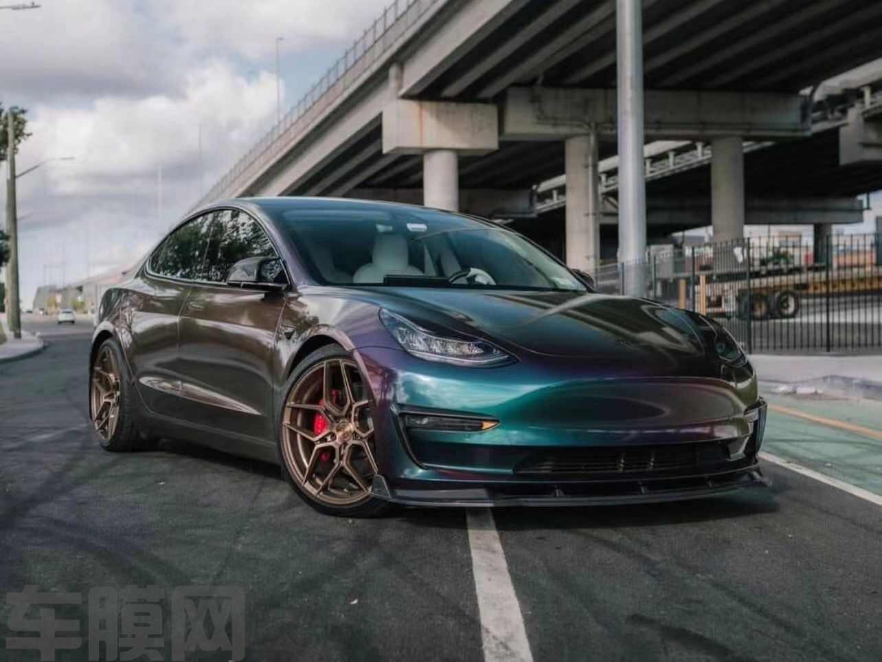 特斯拉Model 3 流光溢彩都市绿改色膜 效果图