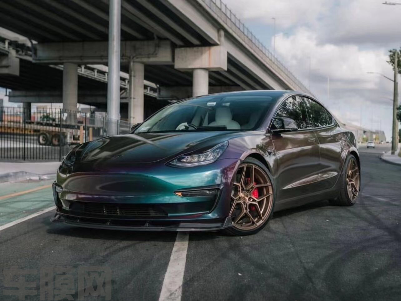 特斯拉Model 3 流光溢彩都市绿改色膜 效果图