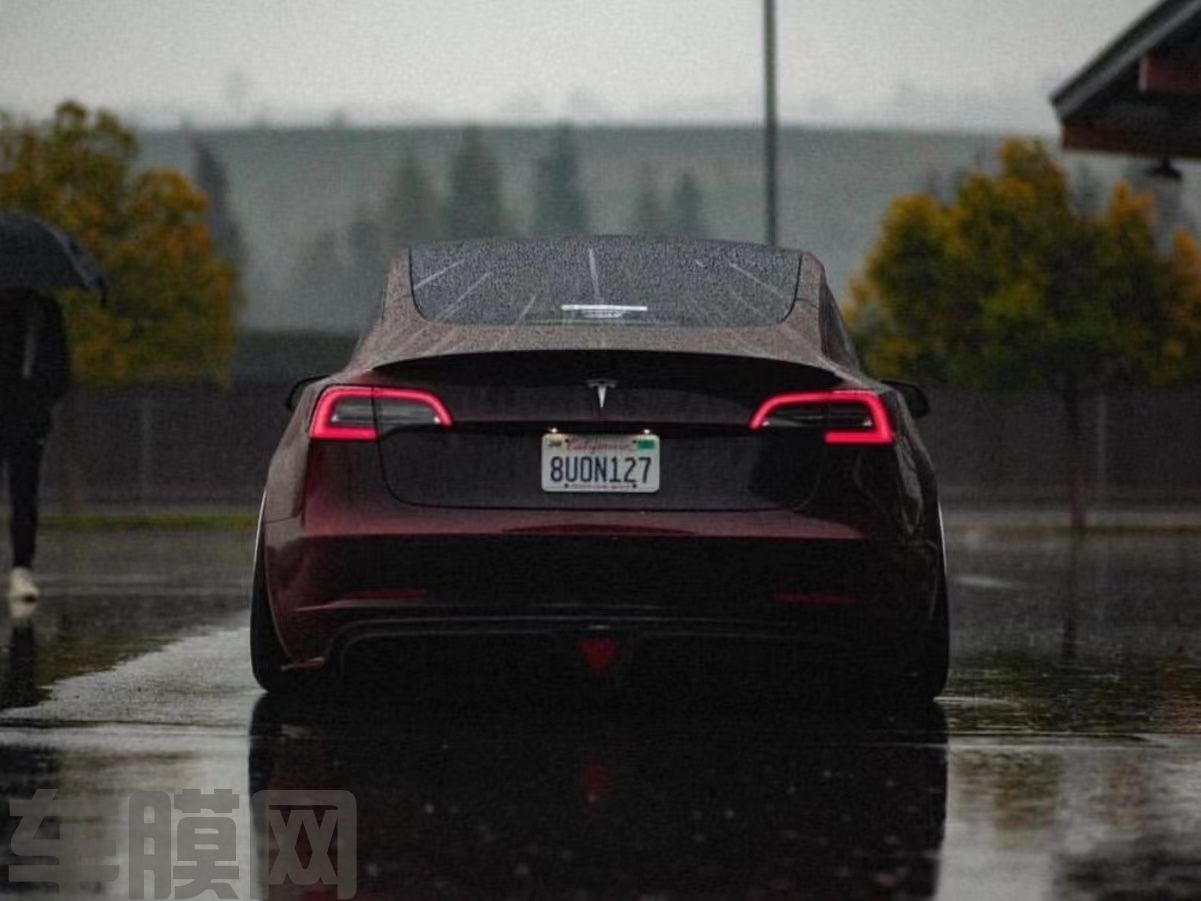 特斯拉Model 3 黑魅红改色膜 效果图