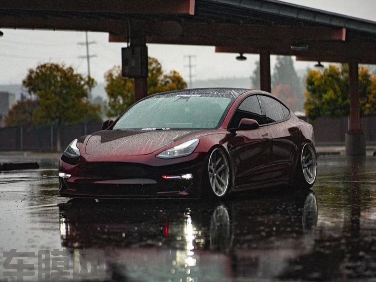 特斯拉Model 3 黑魅红改色膜 效果图