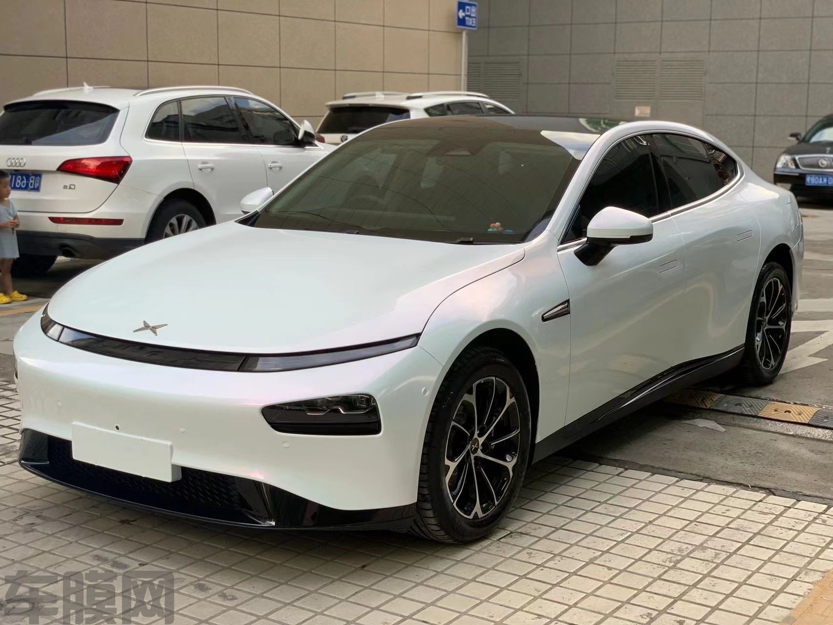 小鹏P7 钻石白魅粉改色膜 效果图