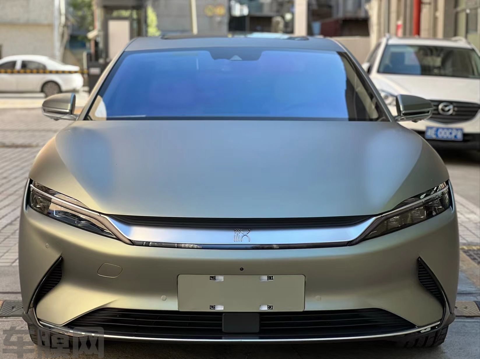 比亚迪汉 超哑幻彩绿灰改色膜 效果图
