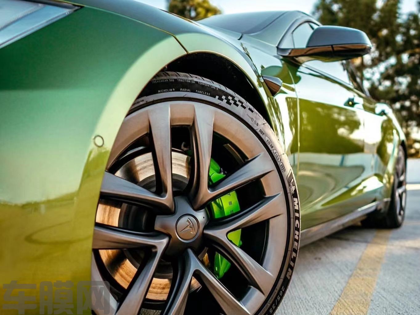 特斯拉Model S PET曼巴绿改色膜 效果图