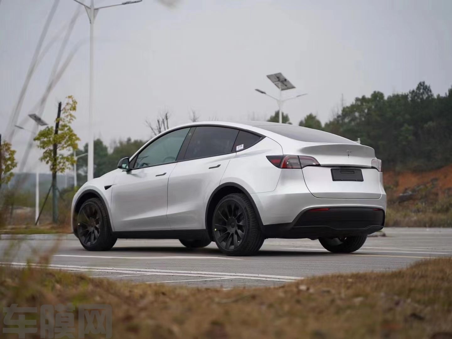 特斯拉Model Y 超亮GT银改色膜 效果图
