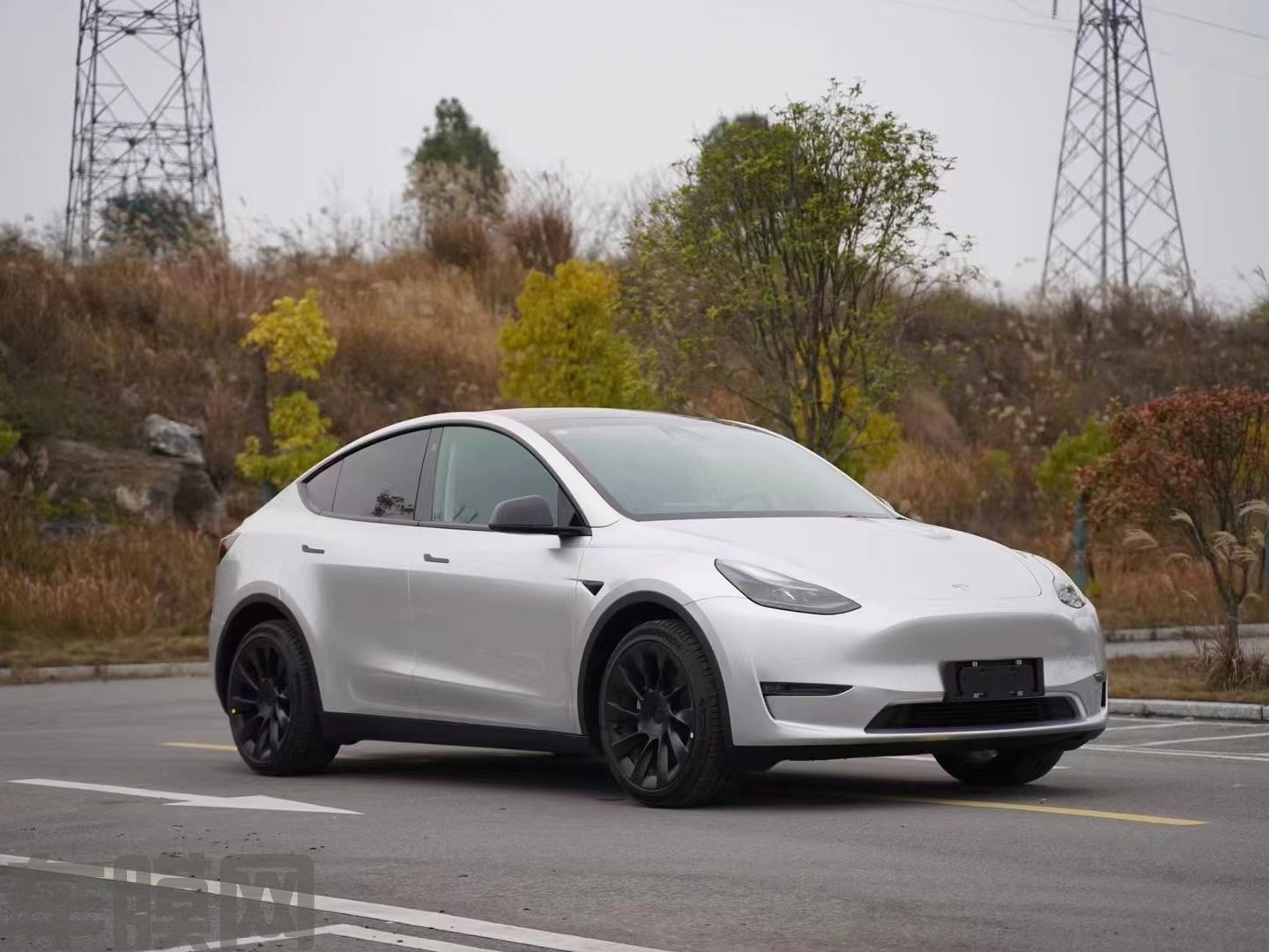 特斯拉Model Y 超亮GT银改色膜 效果图