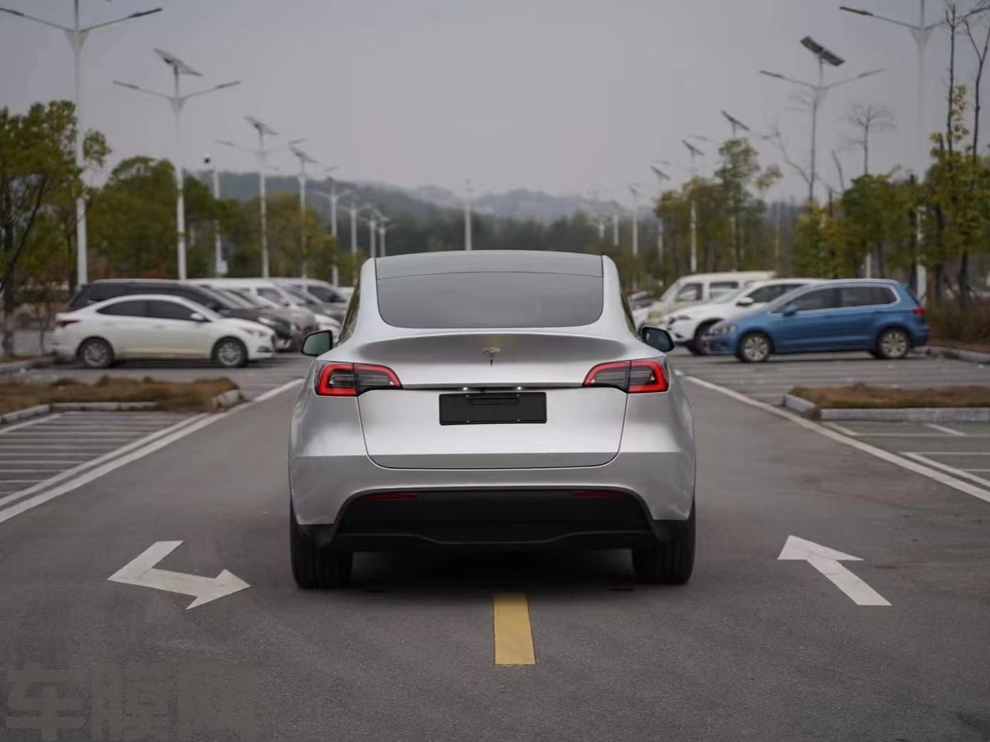 特斯拉Model Y 超亮GT银改色膜 效果图