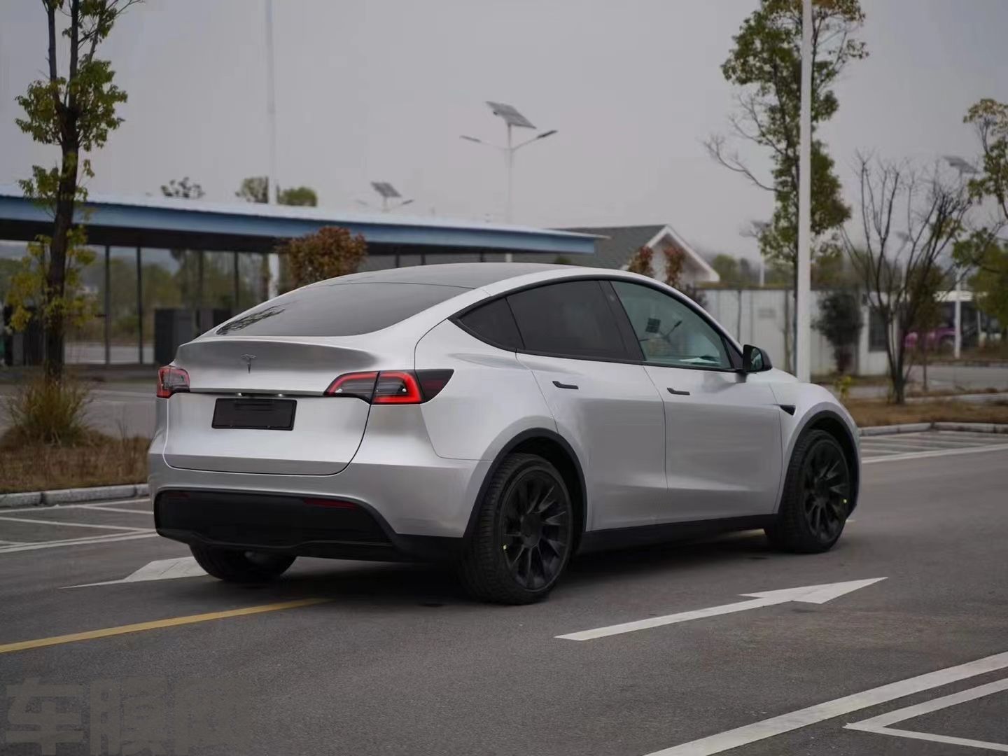 特斯拉Model Y 超亮GT银改色膜 效果图