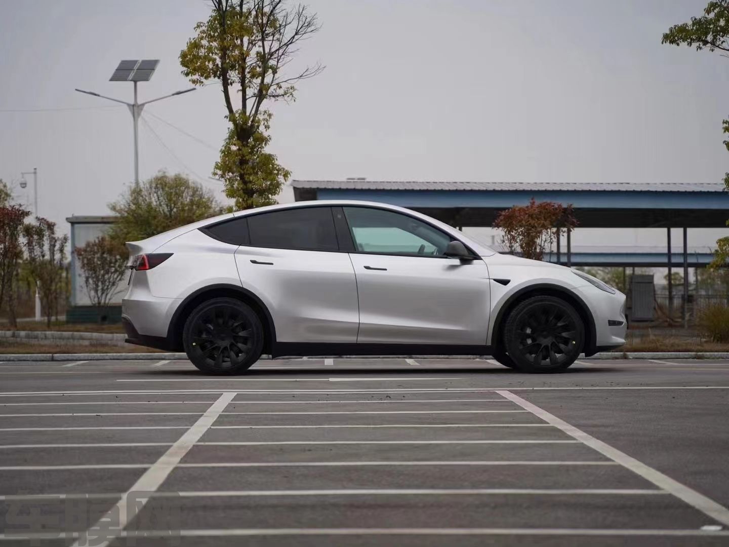 特斯拉Model Y 超亮GT银改色膜 效果图