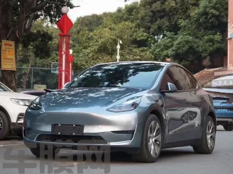 特斯拉ModelY 液态金属索玛托蓝改色膜 效果图