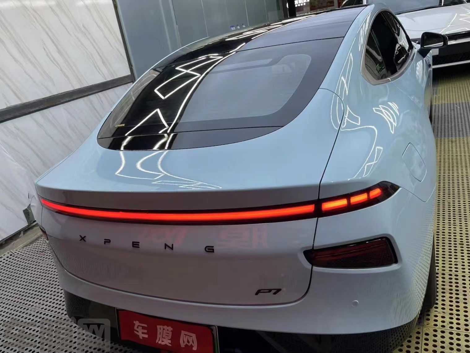 小鹏P7 水晶冰川蓝改色膜 效果图