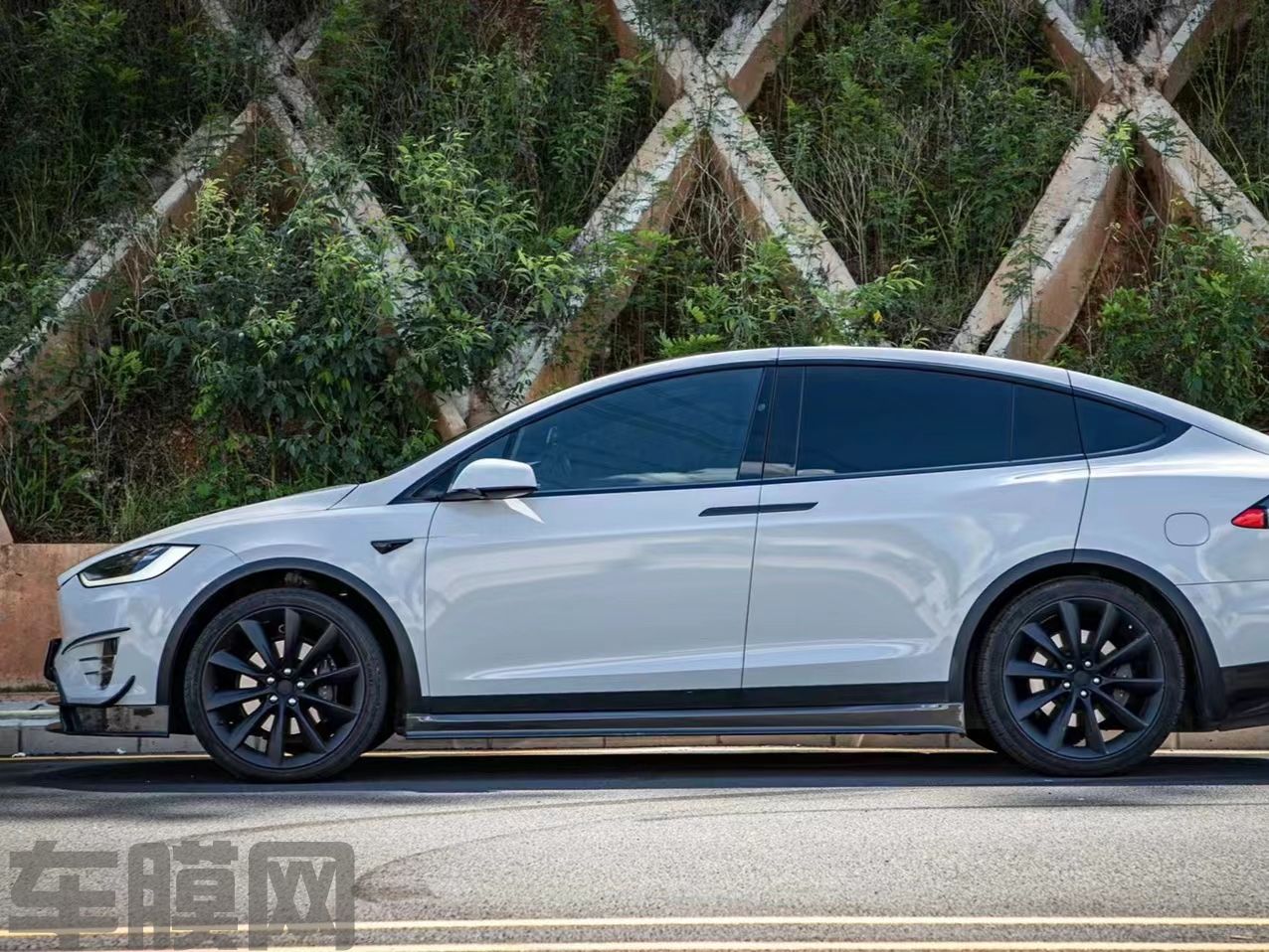 特斯拉Model X 火山灰改色膜 效果图