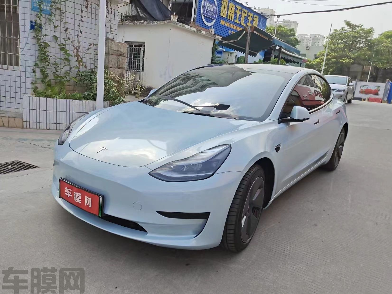 特斯拉Model 3 七彩镭射冰川蓝改色膜 效果图