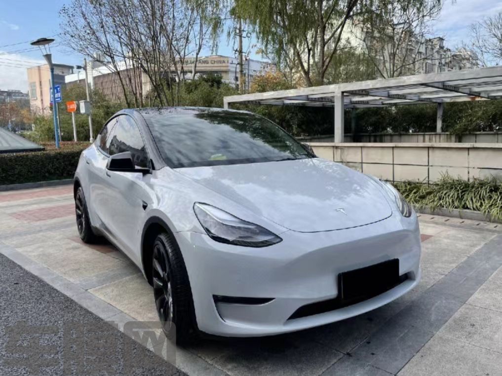 特斯拉Model Y 超亮水晶火山灰改色膜 效果图