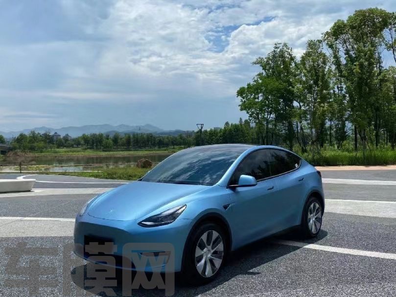 特斯拉Model Y 超哑远峰蓝改色膜 效果图