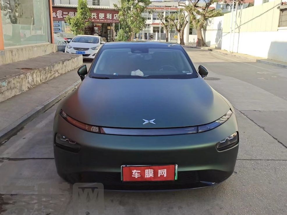 小鹏P7 超哑墨绿改色膜 效果图