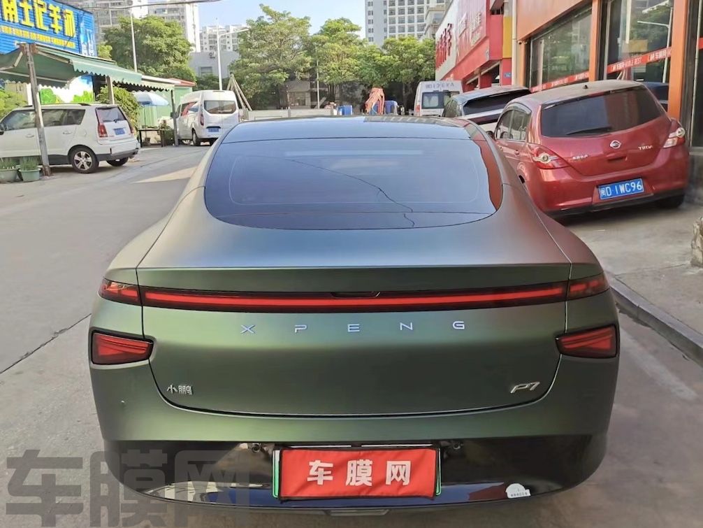 小鹏P7 超哑墨绿改色膜 效果图