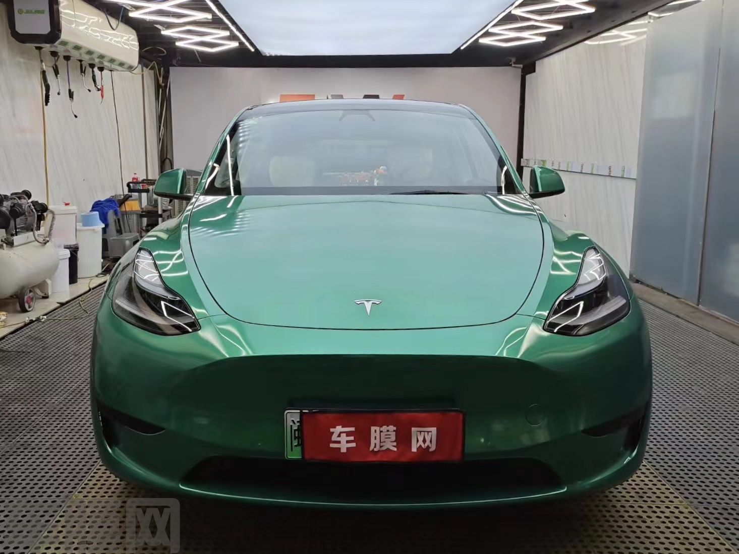特斯拉Model Y PET曼岛绿改色膜 效果图