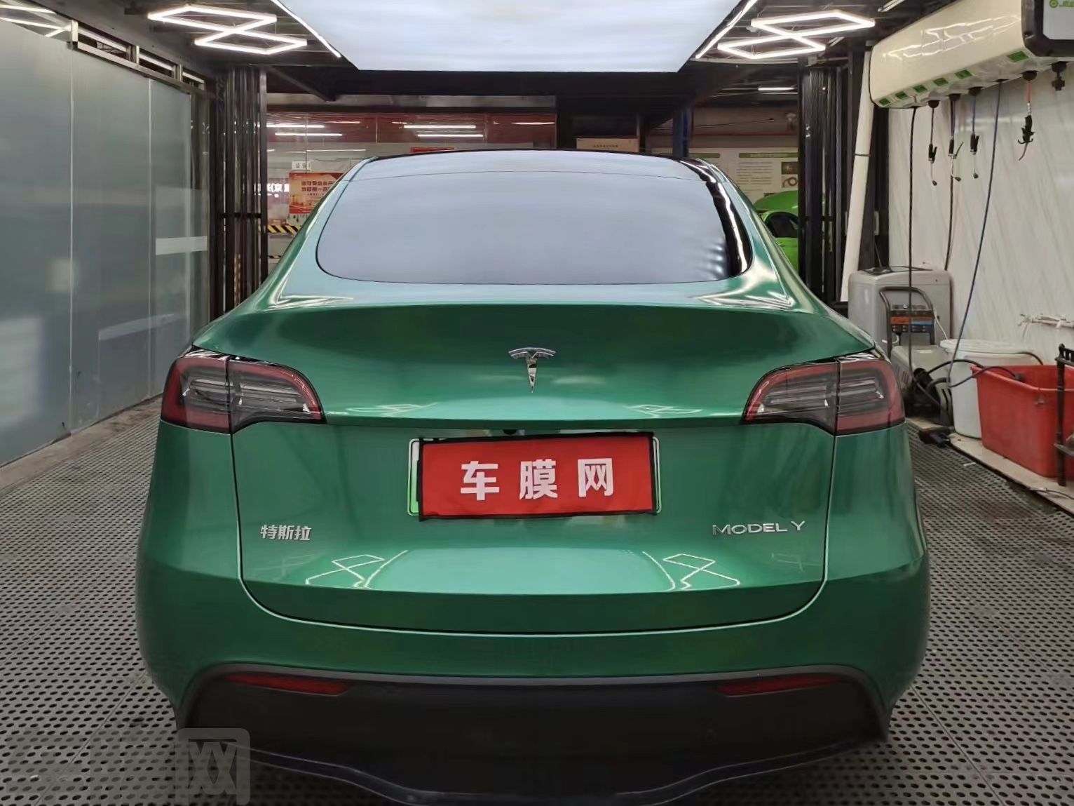 特斯拉Model Y PET曼岛绿改色膜 效果图