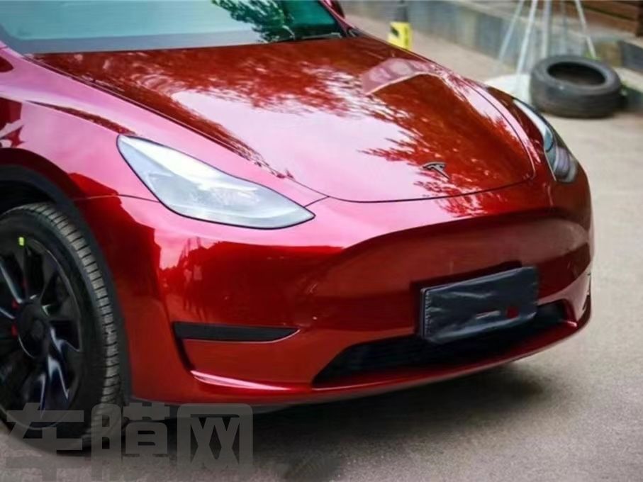 特斯拉Model Y 液态金属龙血红改色膜 效果图