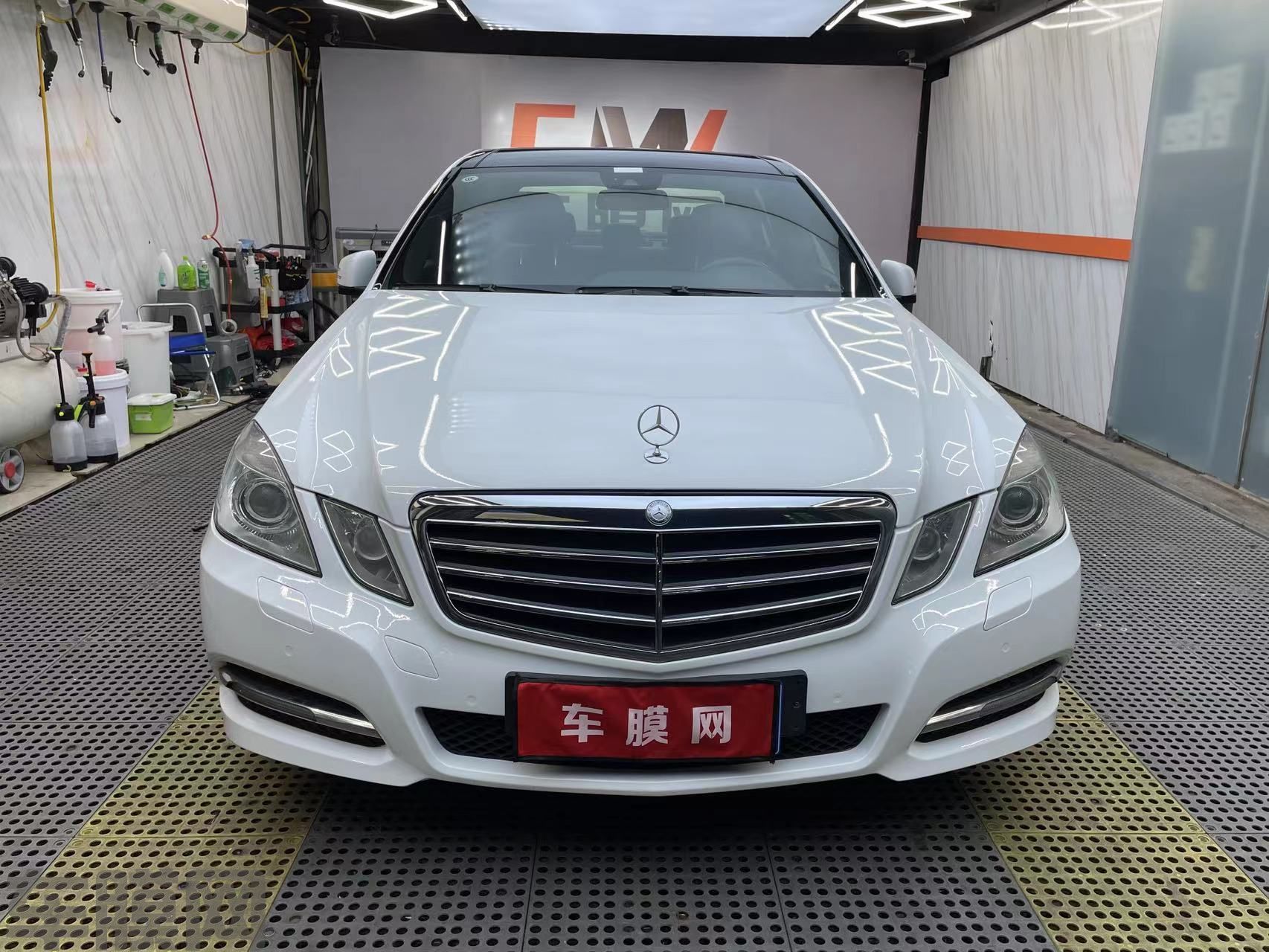 奔驰E260L 水晶白改色膜 效果图