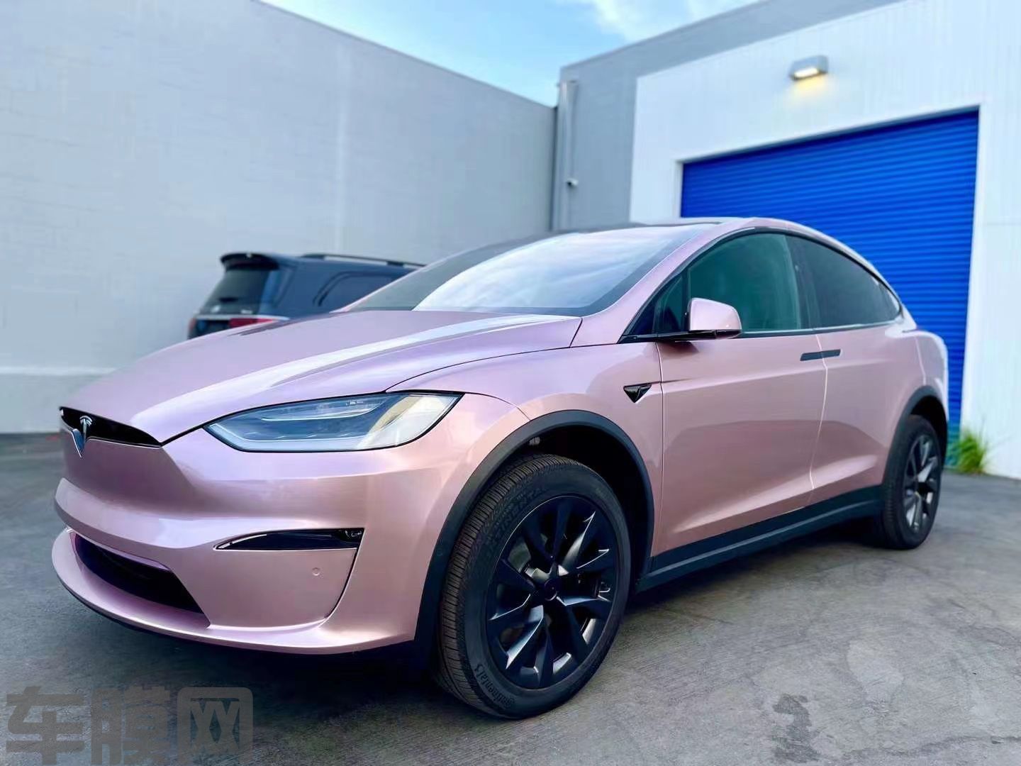 特斯拉Model X 冰莓粉改色膜 效果图