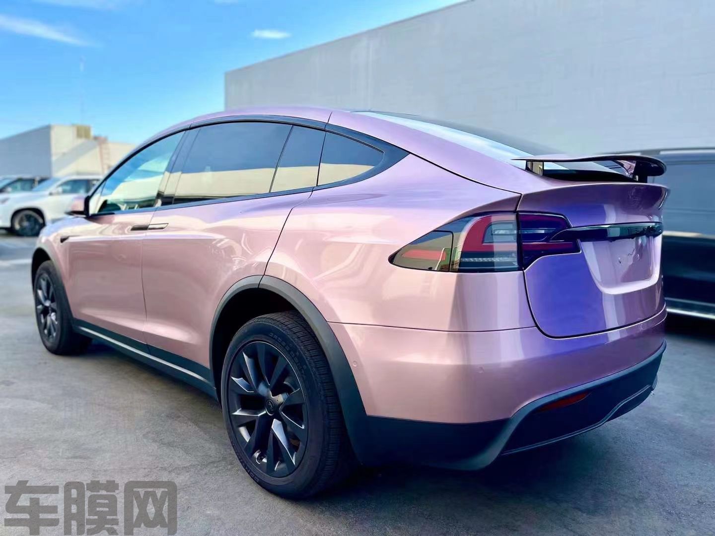 特斯拉Model X 冰莓粉改色膜 效果图
