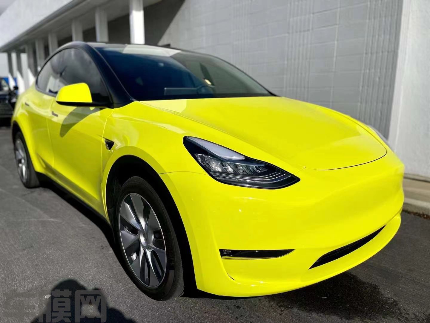 特斯拉Model Y 柠檬黄改色膜 效果图