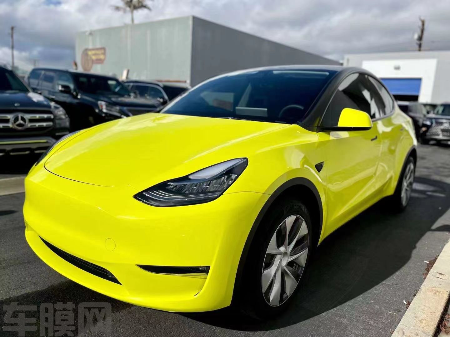 特斯拉Model Y 柠檬黄改色膜 效果图