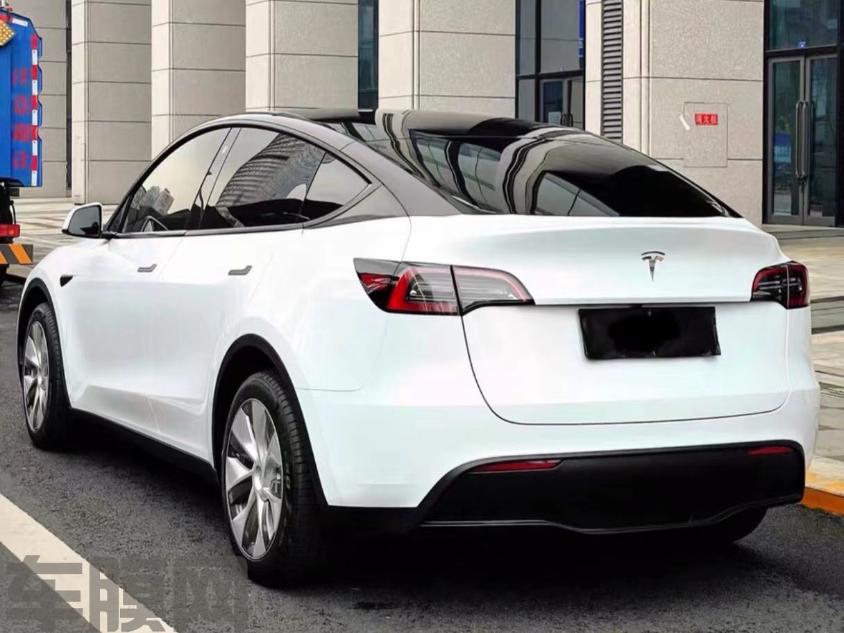 特斯拉Model Y 白变红改色膜 效果图
