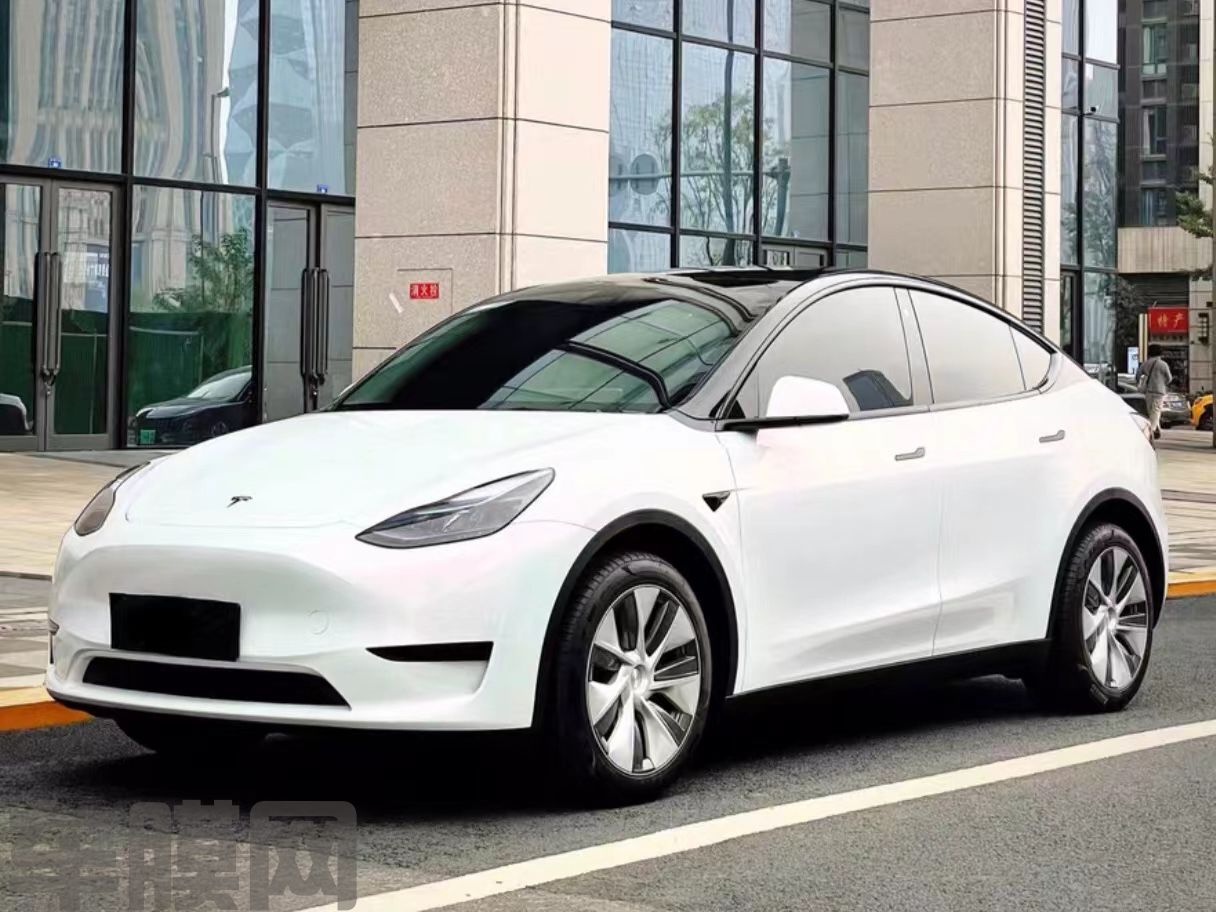 特斯拉Model Y 白变红改色膜 效果图