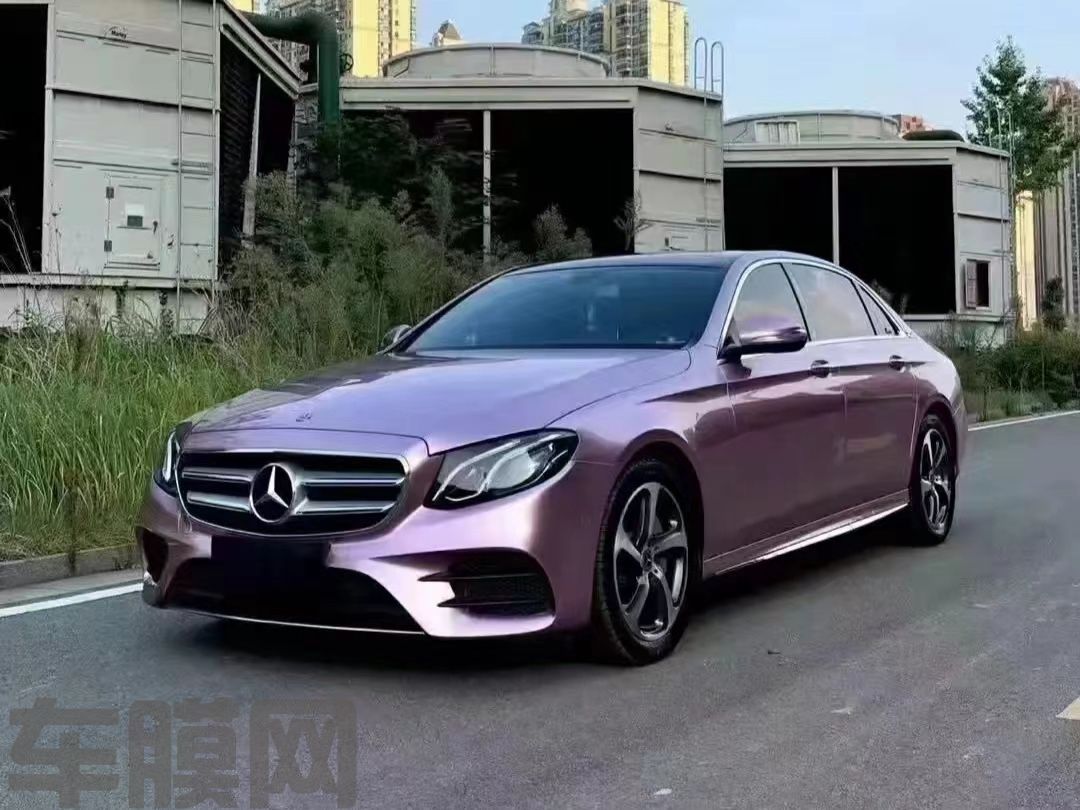 奔驰E300L 激情粉改色膜 效果图