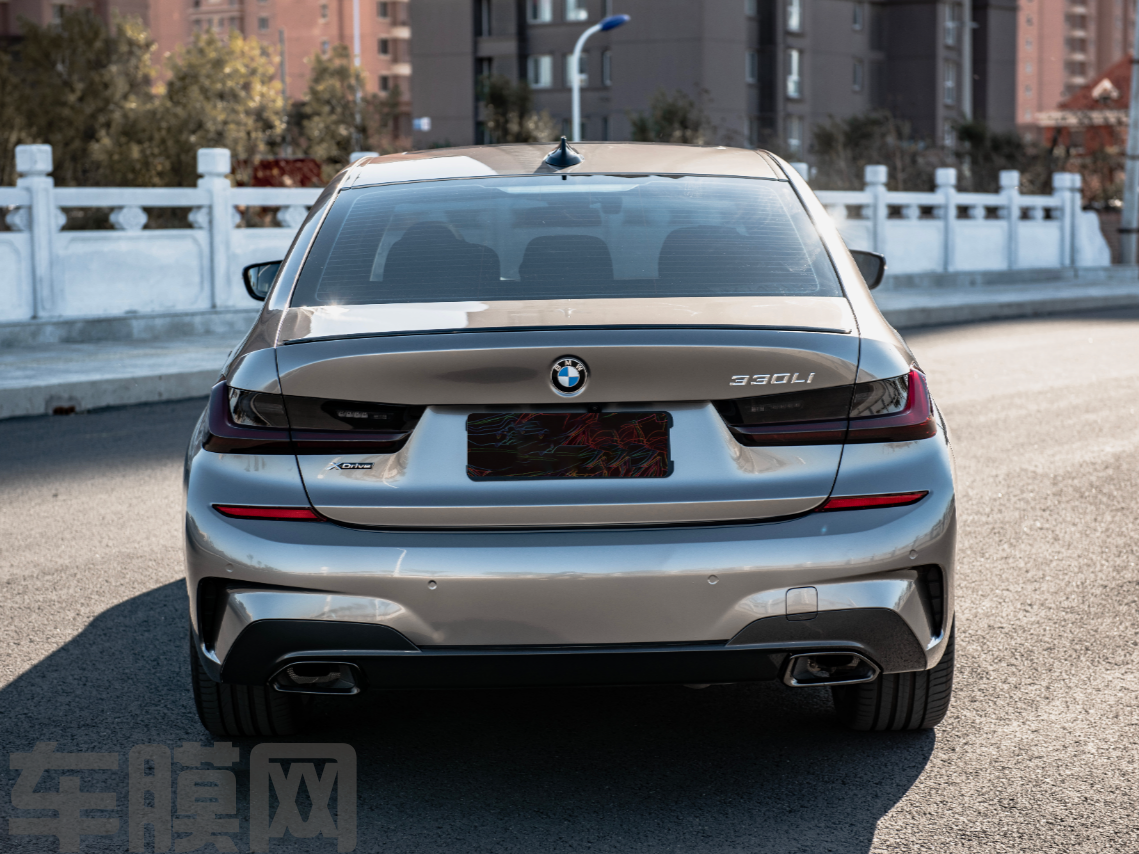 宝马330Li 液态金属银改色膜 效果图