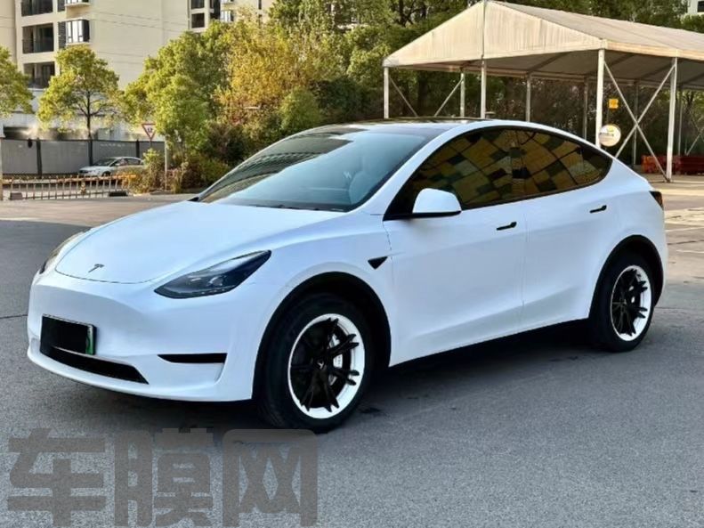 特斯拉Model Y 皓月白改色膜 效果图