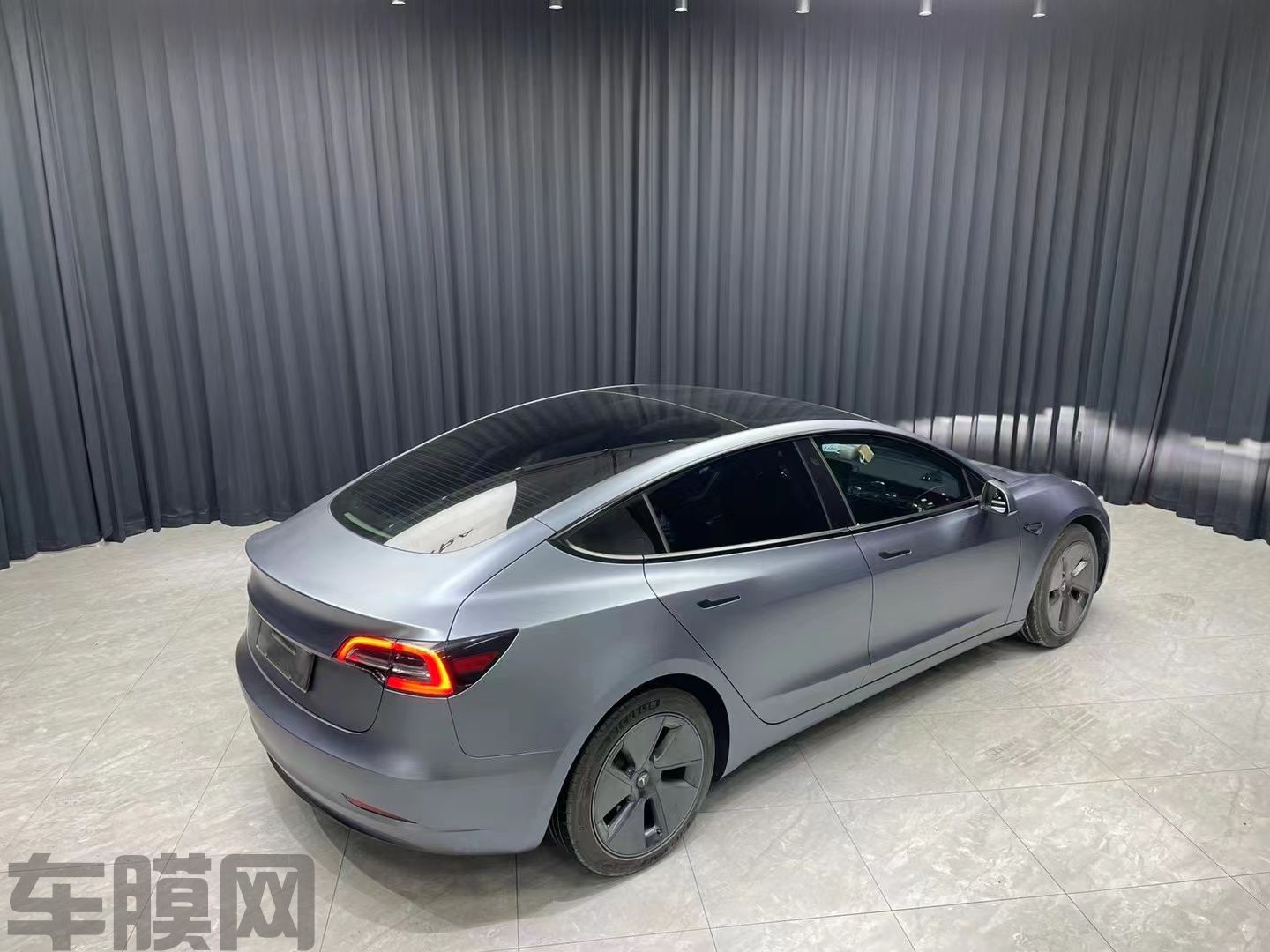 特斯拉Model 3 超哑灰蓝改色膜 效果图
