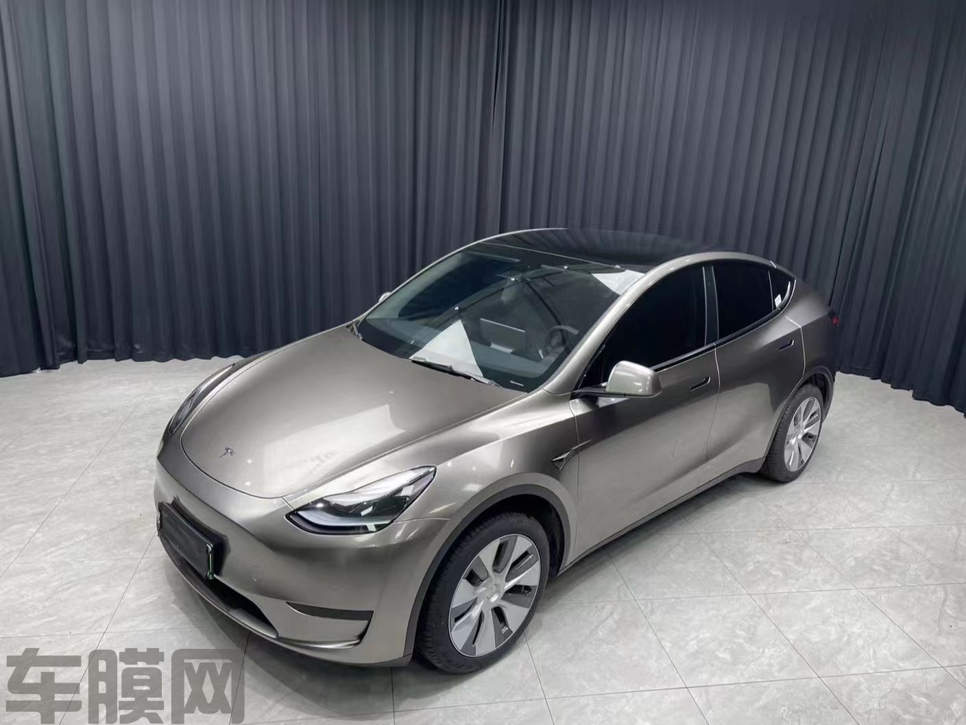 特斯拉Model Y 液态金属银改色膜 效果图