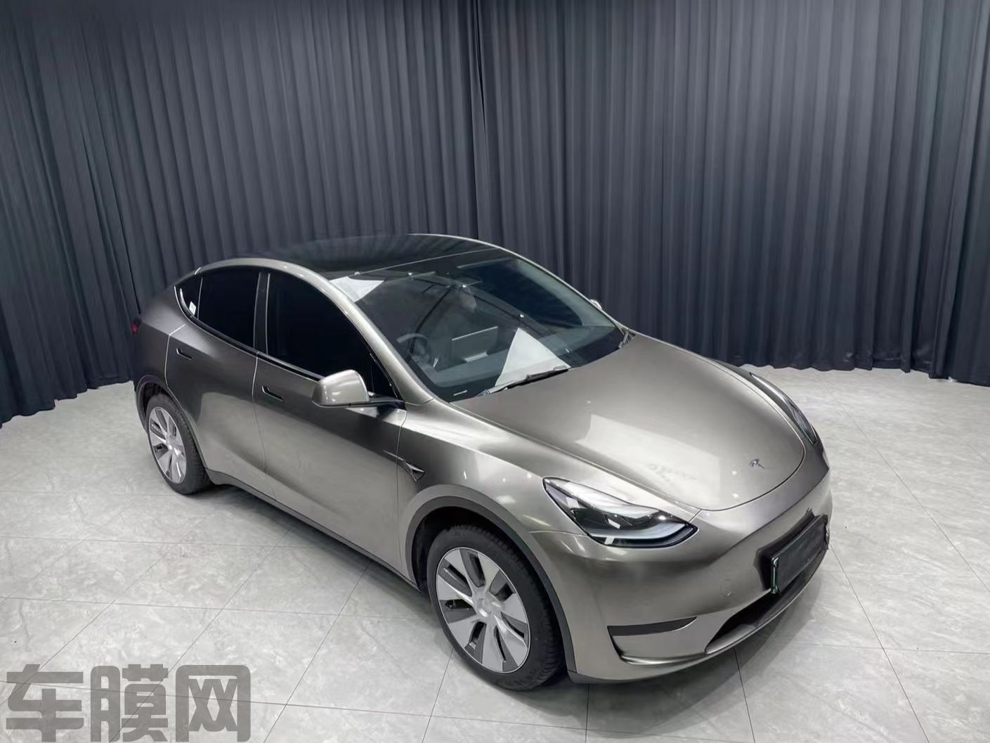 特斯拉Model Y 液态金属银改色膜 效果图