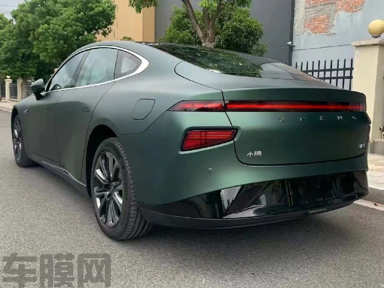 小鹏P7 超哑金属墨绿改色膜 效果图