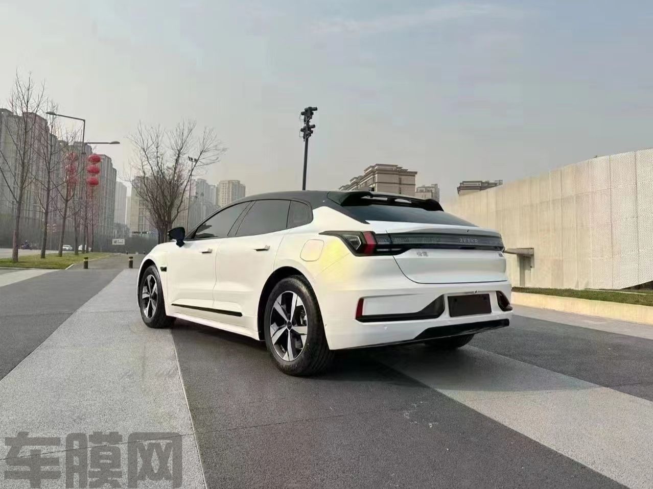 极氪001 电光白变金改色膜 效果图