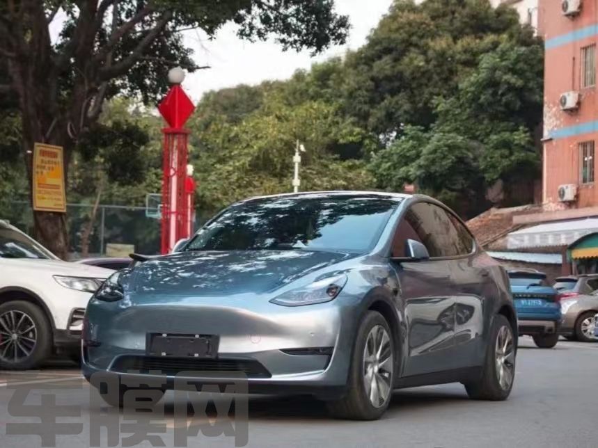 特斯拉ModelY 液态金属索玛托蓝改色膜 效果图