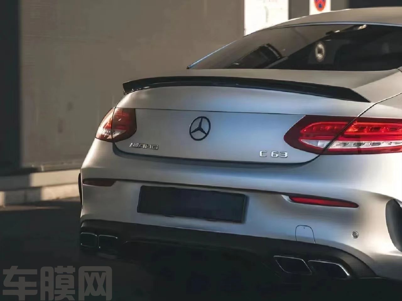 奔驰C63 金属银改色膜 效果图