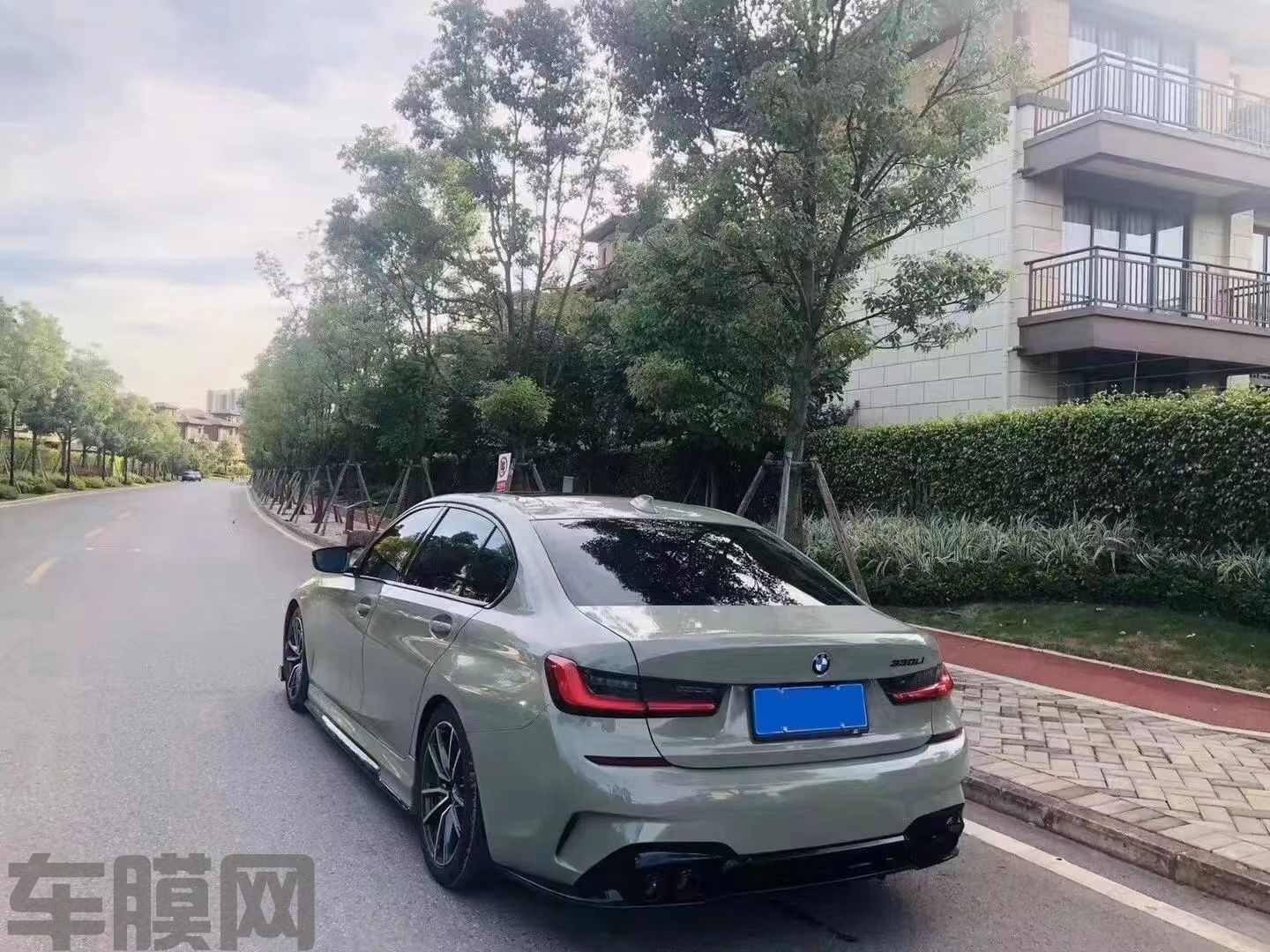 宝马3系 卡其绿改色膜 效果图
