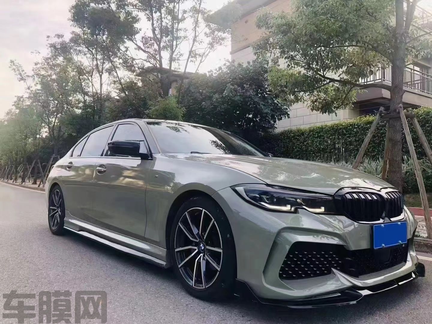 宝马3系 卡其绿改色膜 效果图