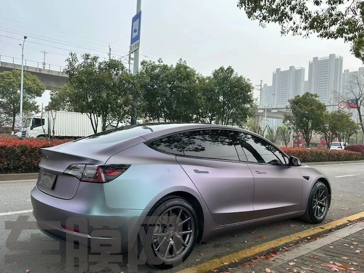 特斯拉Model 3 卡普里灰紫改色膜 效果图