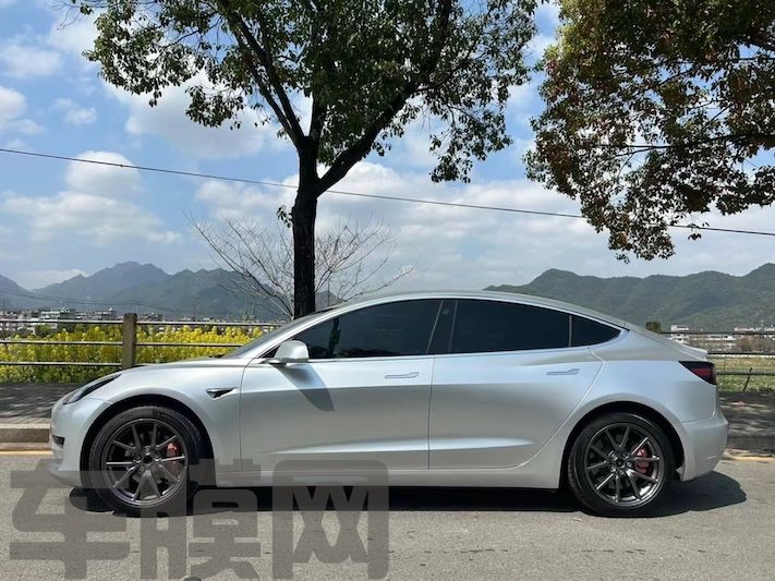 特斯拉Model 3 电光金属银改色膜 效果图