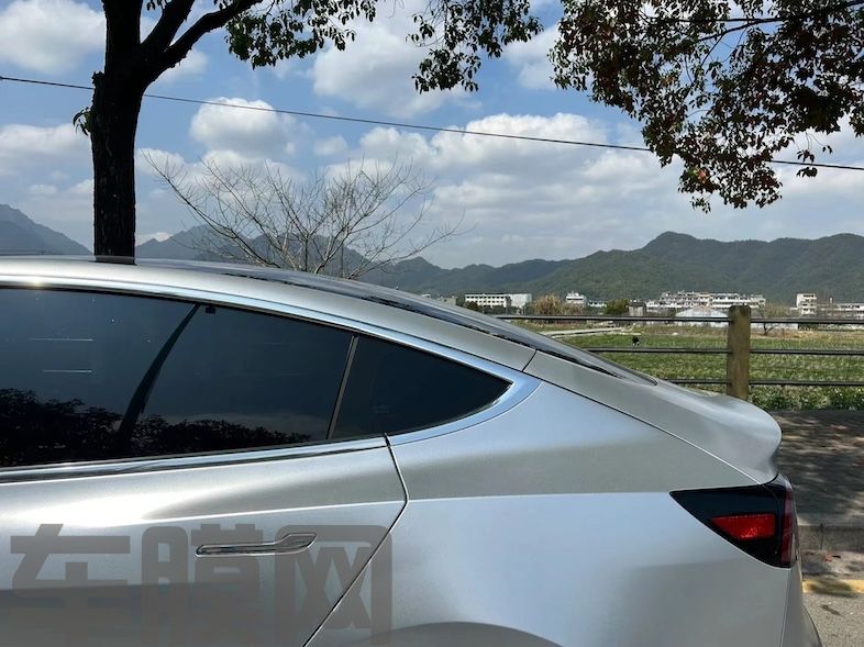 特斯拉Model 3 电光金属银改色膜 效果图